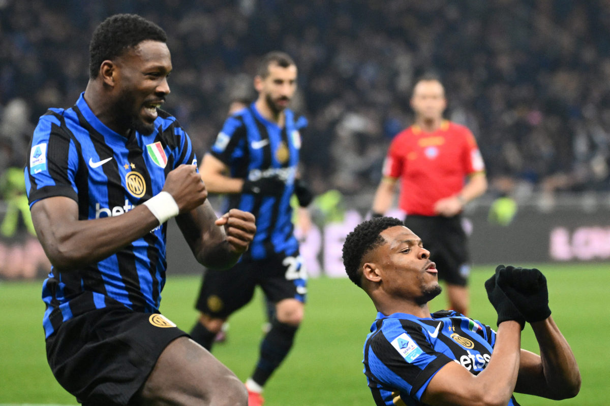 Denzel Dumfries berselebrasi saat Inter Milan menundukkan Empoli 3-1. (AFP) - Image