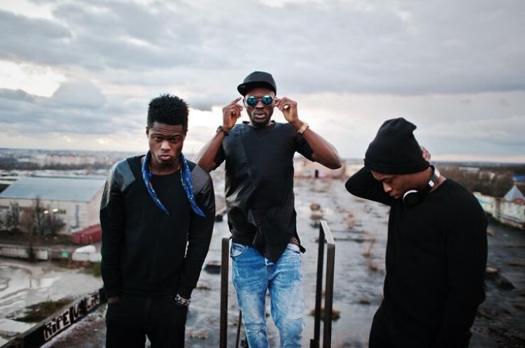 Ilustrasi- Pria dan saudara laki-lakinya (ASphotofamily-freepik) - Image