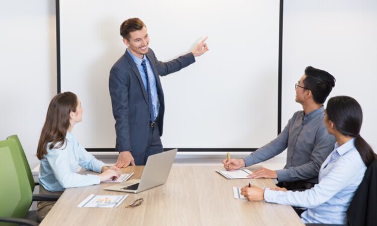 Ilustrasi orang yang sering dipuji saat waktu kecil. (Freepik) - Image