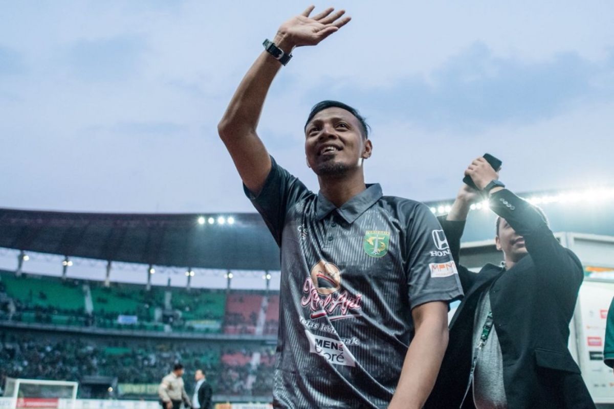 Bejo Sugiantoro kala masih jadi bagian tim pelatih Persebaya Surabaya di Liga 1. (Media Persebaya) - Image