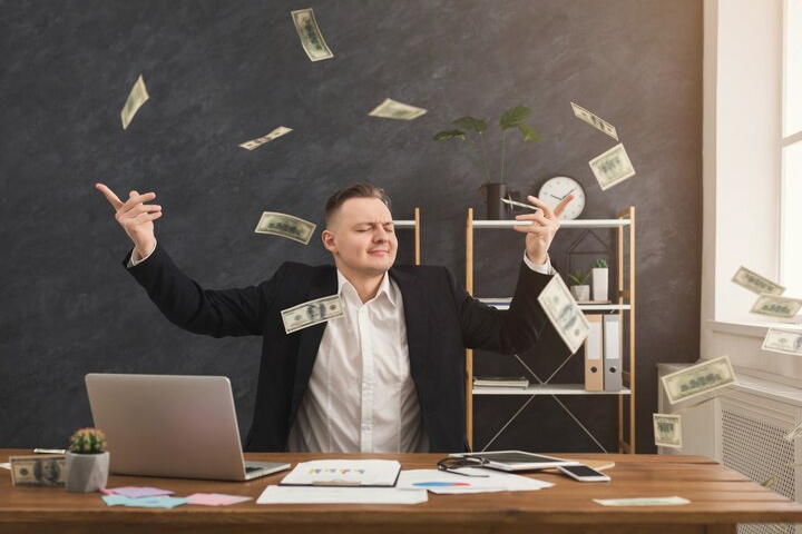 Weton yang dijauhkan dari kemiskinan. (Freepik/prostock-studio) - Image