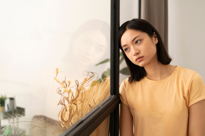 Ilustrasi seseorang yang memiliki harga diri yang rendah - Image