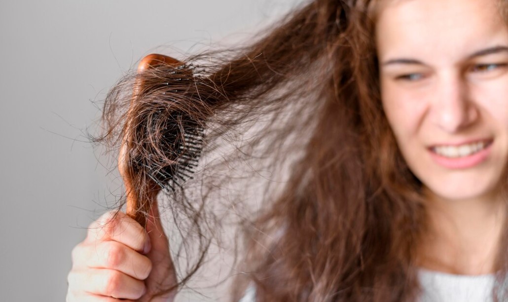 lustrasi rambut kusut - Image