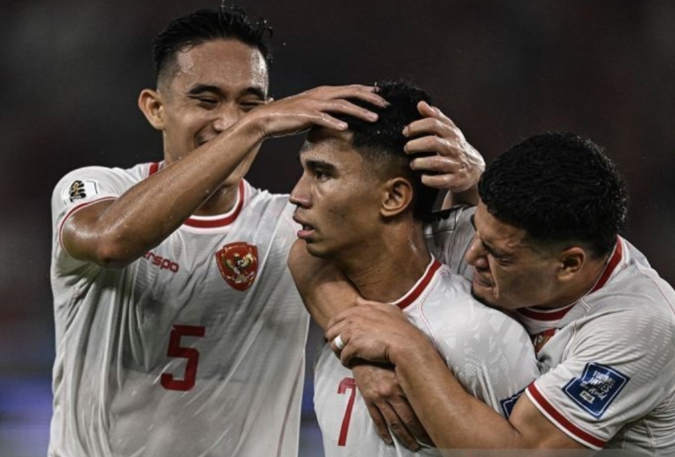 Dari kiri, Rizky Ridho, Marselino Ferdinan, dan Ragnar Oratmangoen. (ANTARA FOTO/Aprillio Akbar) - Image