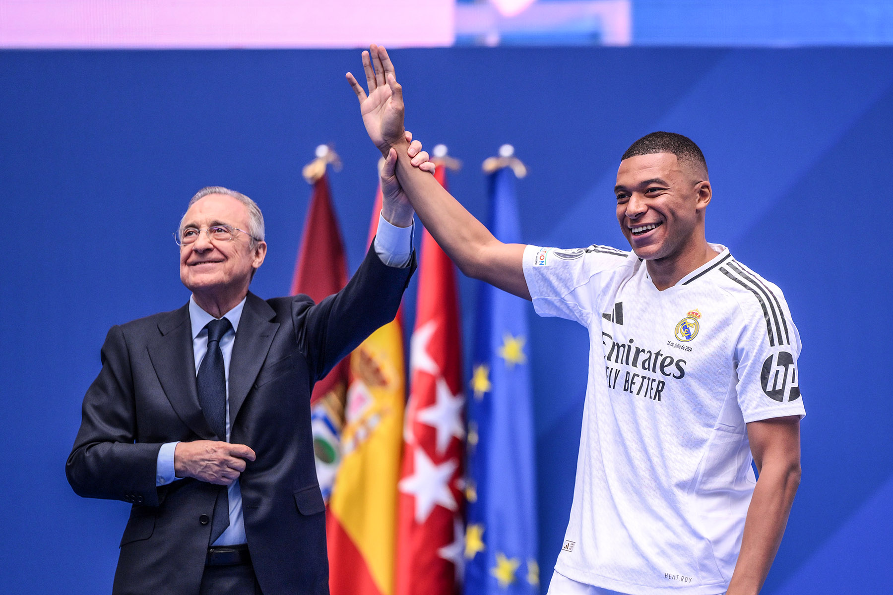 Presiden Real Florentino Perez dan Kylian Mbappe. - Image