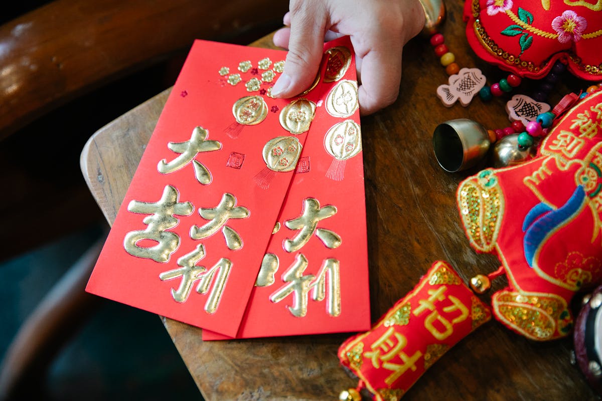 Sejarah Pemberian Angpao. (Angela Roma / Pexels) - Image