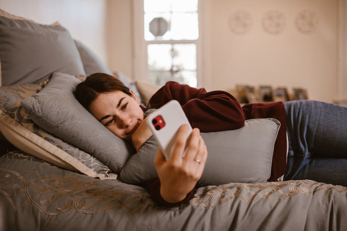 Ilustrasi atasi masalah sulit tidur dengan trik selfie. (Pexels) - Image