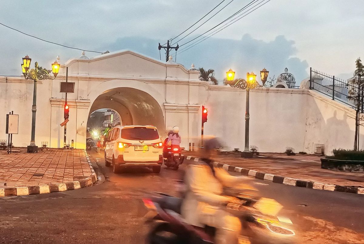Plengkung Gading yang akan ditutup sebagai bagian dari penataan kawasan sumbu filosofi Jogjakarta. (Guntur Aga/radarjogja) - Image