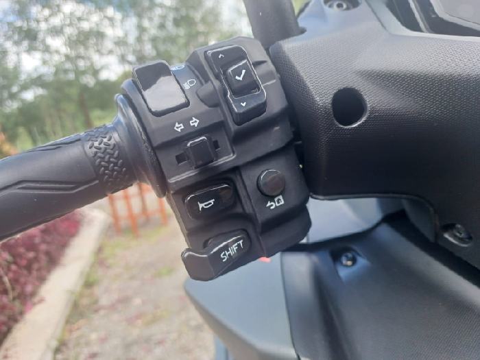 Tombol fitur Y-Shift pada Yamaha Aerox Alpha Turbo - Image