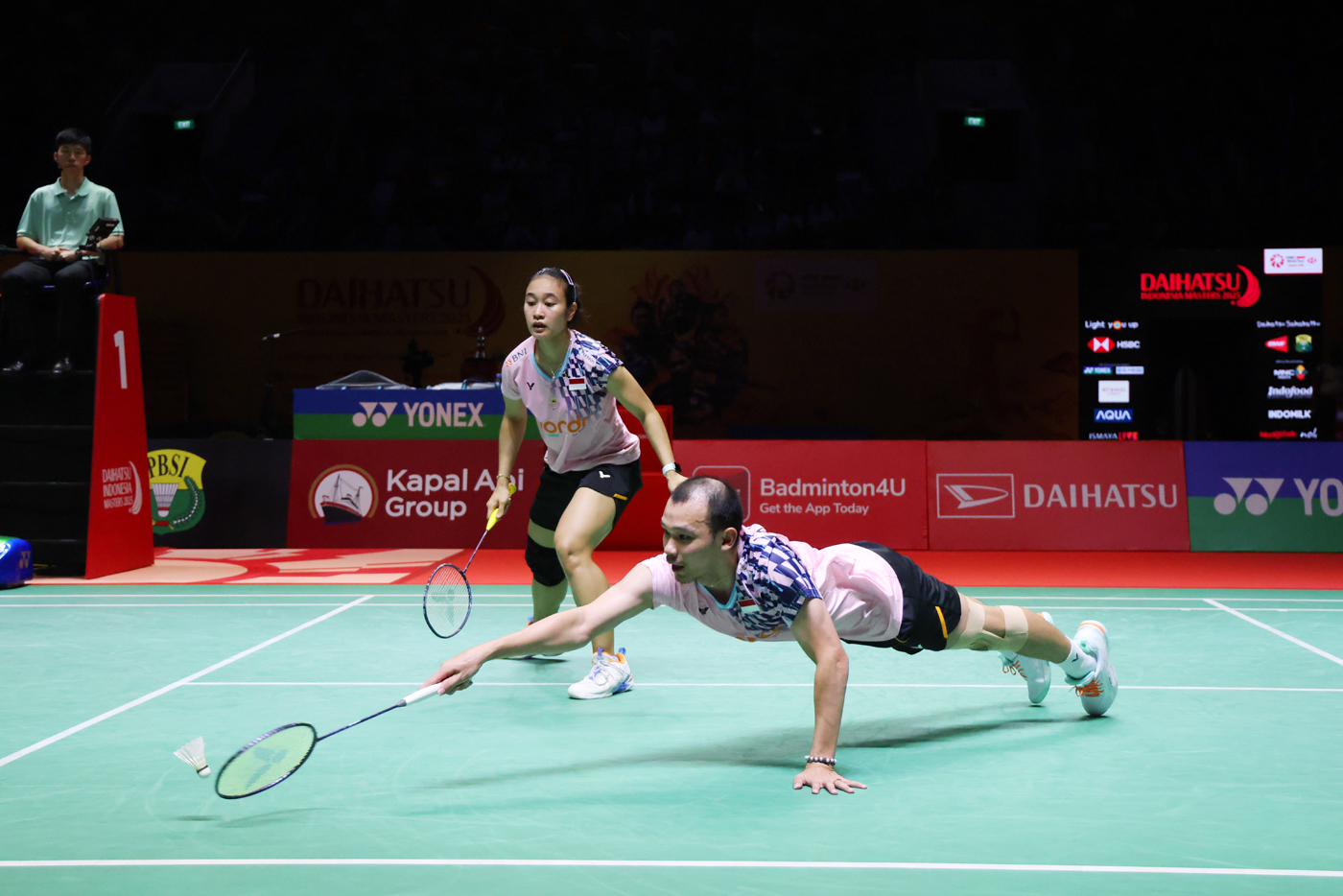 Ganda campuran Indonesia, Rinov Rivaldi/Lisa Ayu Kusumawati gagal melaju ke babak final usai kalah dengan pasangan ganda campuran Jepang Hiroki Midorikawa/Natsu Saito pada babak semi final Daihatsu Indonesia Masters 2025 di Istora Senayan, Jakarta, Sabtu - Image