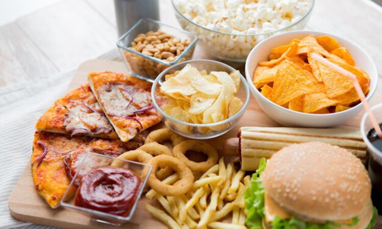 Ilustrasi junkfood. (Freepik) - Image