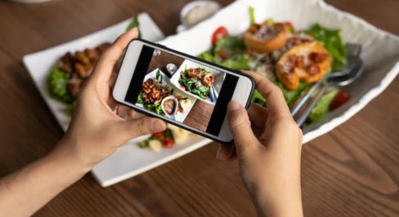 Ilustrasi makanan difoto. (Freepik) - Image