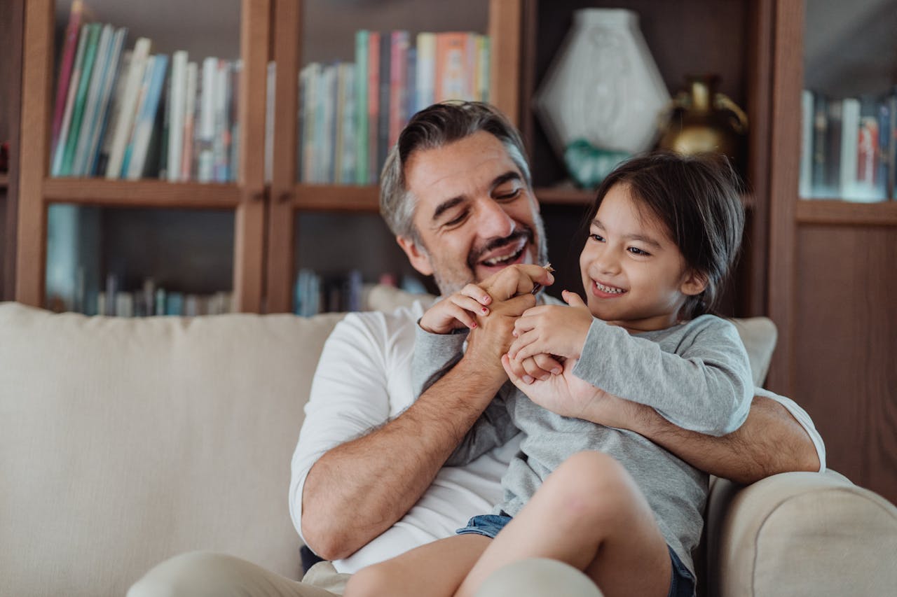 Orang tua dan anak. (Pexels) - Image