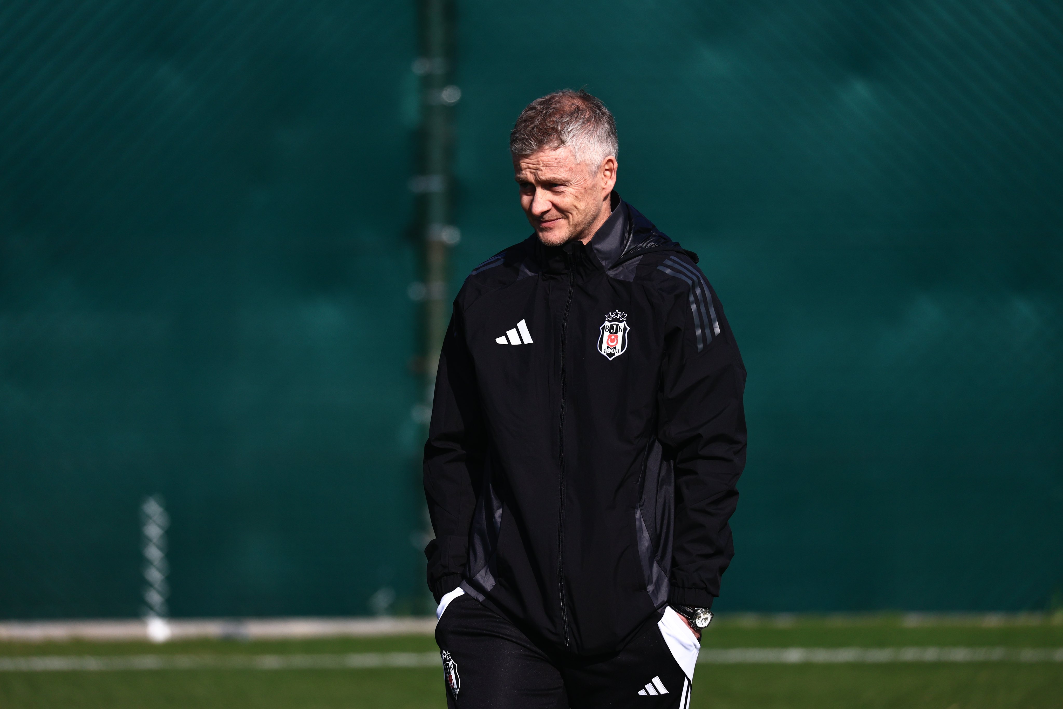 Ole Gunnar Solskjaer ingin mendatangkan bintang Manchester United asal Brasil. (X/@Besiktas) - Image