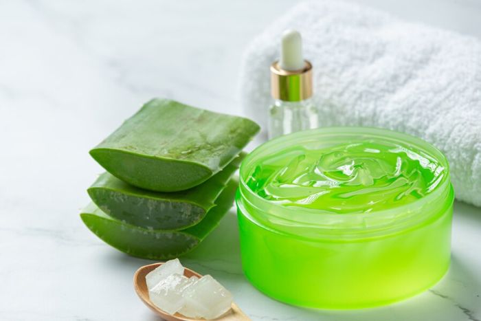 Ilustrasi manfaat aloe vera gel untuk kulit. (feepik/jcomp) - Image