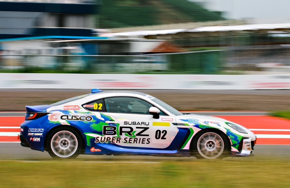 GT Radial bersama Subaru Indonesia dan Max Motorsport berkolaborasi dalam Subaru BRZ Super Series 2025 di Pertamina Mandalika International Circuit. (Istimewa) - Image