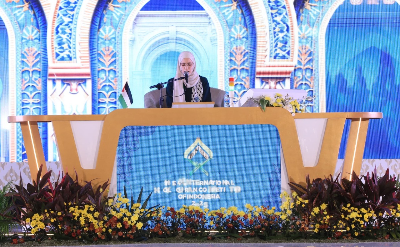 Hafizah asal Palestina, Lama Rami Abdel Mahsei Abuishah, tampil di MTQ Internasional di Jakarta, Jumat (31/1). (Humas Kemenag) - Image