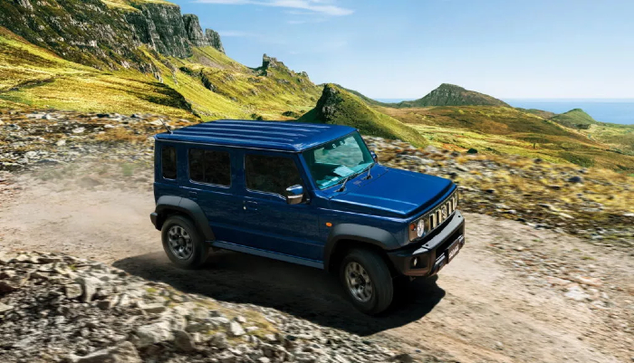 Suzuki Jimny 5 Pintu meluncur di Jepang. (Suzuki). - Image
