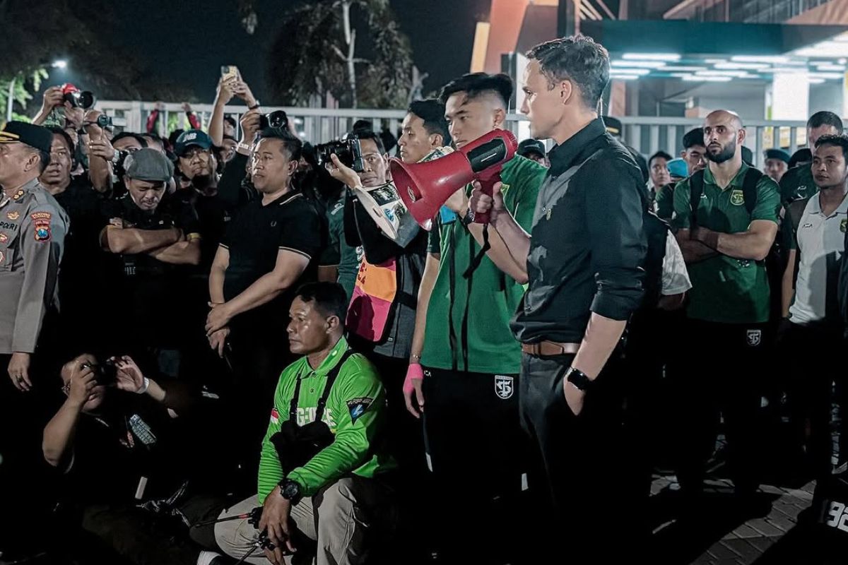 Paul Munster harus bekerja keras membawa Persebaya Surabaya bangkit jelang hadapi Persis Solo. (Media Persebaya) - Image