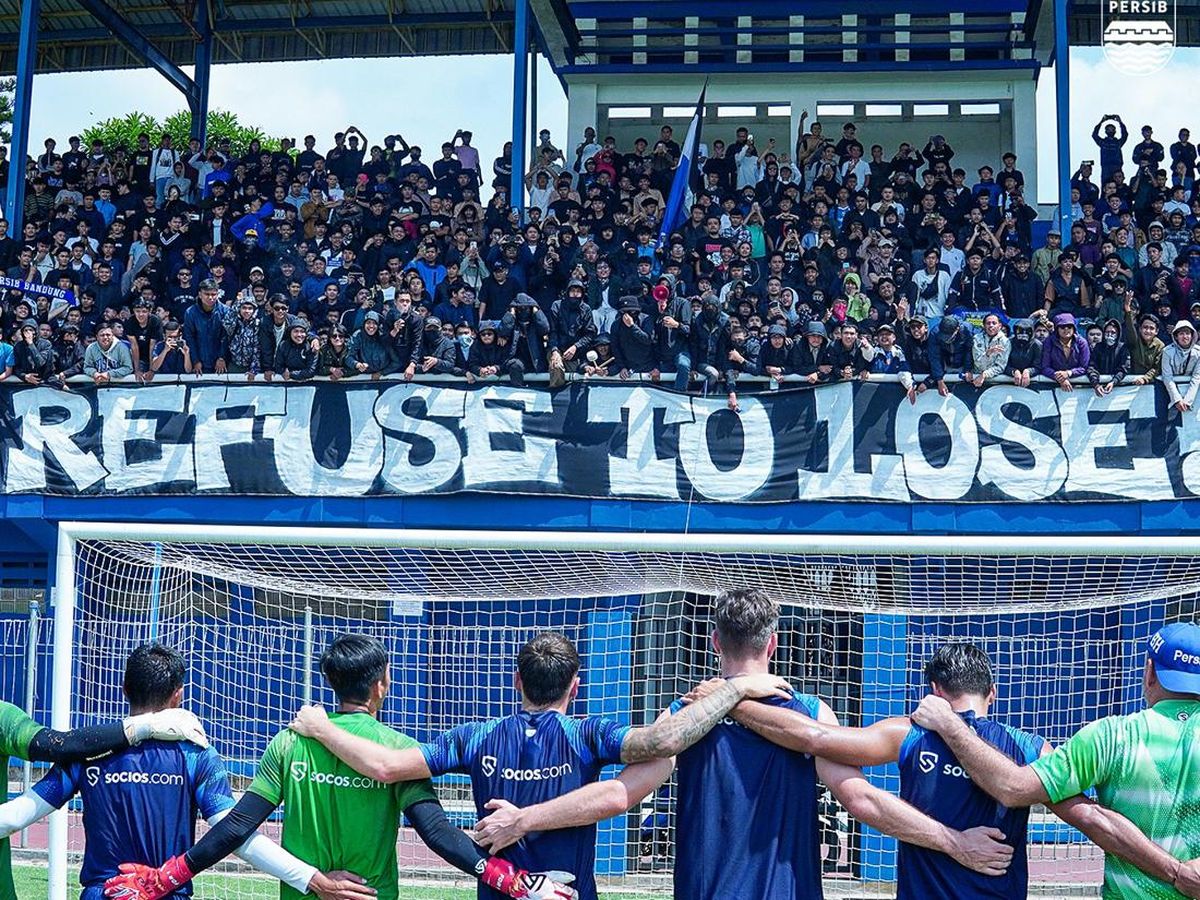 Persib Bandung mendapatkan sanksi akibat ulah Bobotoh. (Dok. Persib) - Image