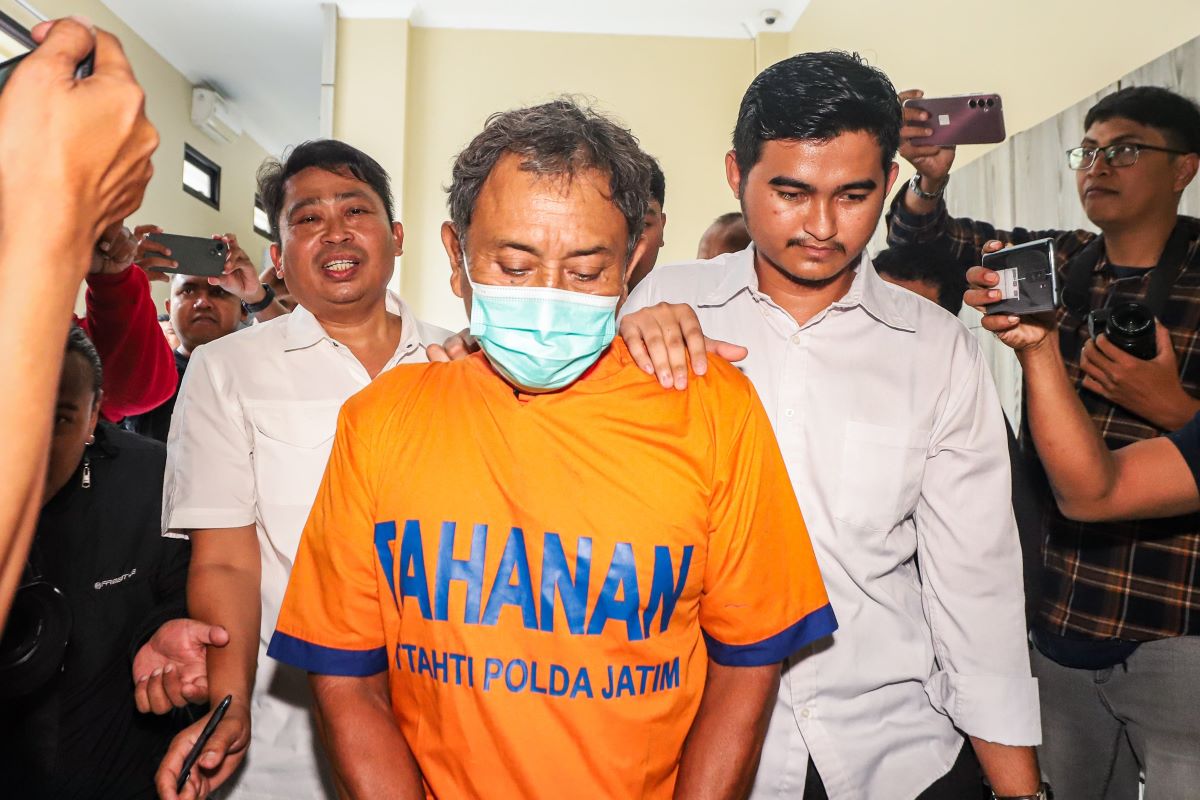 Nurherwanto Kamari, pemilik pangi asuhan di Surabaya, tersangka pelecehan seksual terhadap anak-anak asuhnya. (Riana Setiawan/Jawa Pos) - Image