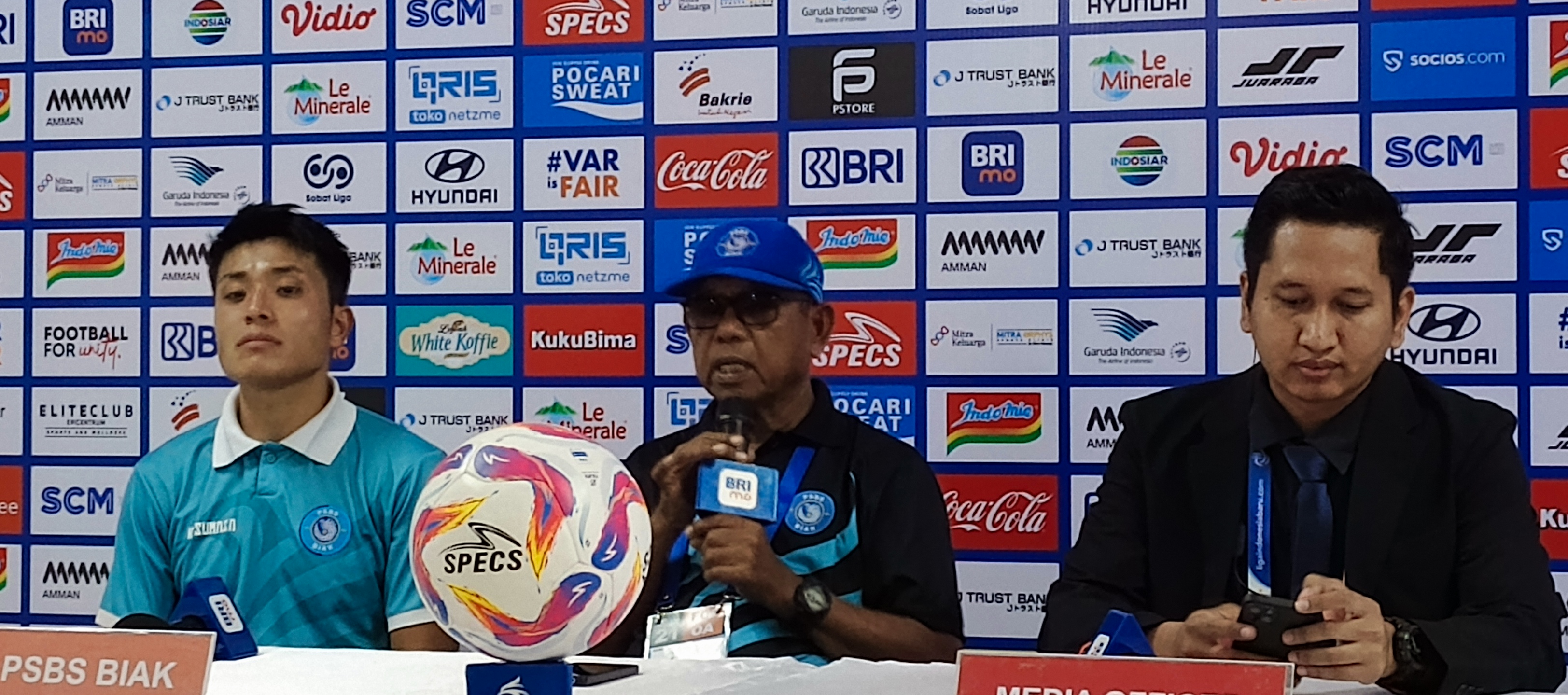Guru besar sepak bola Indonesia, Emral Abus memberikan sejumlah nama yang layak jadi asisten pelatih Timans Indonesia di bawah Patrick Kluivert. (Dimas Ramadhan/JawaPos.com) - Image