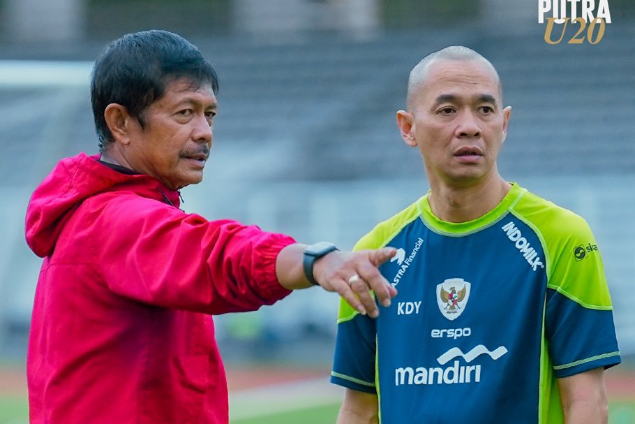 Kurniawan Dwi Yulianto mulai bekerja bersama Head Coach Indra Sjafri. (Instagram: Timnas Indonesia) - Image