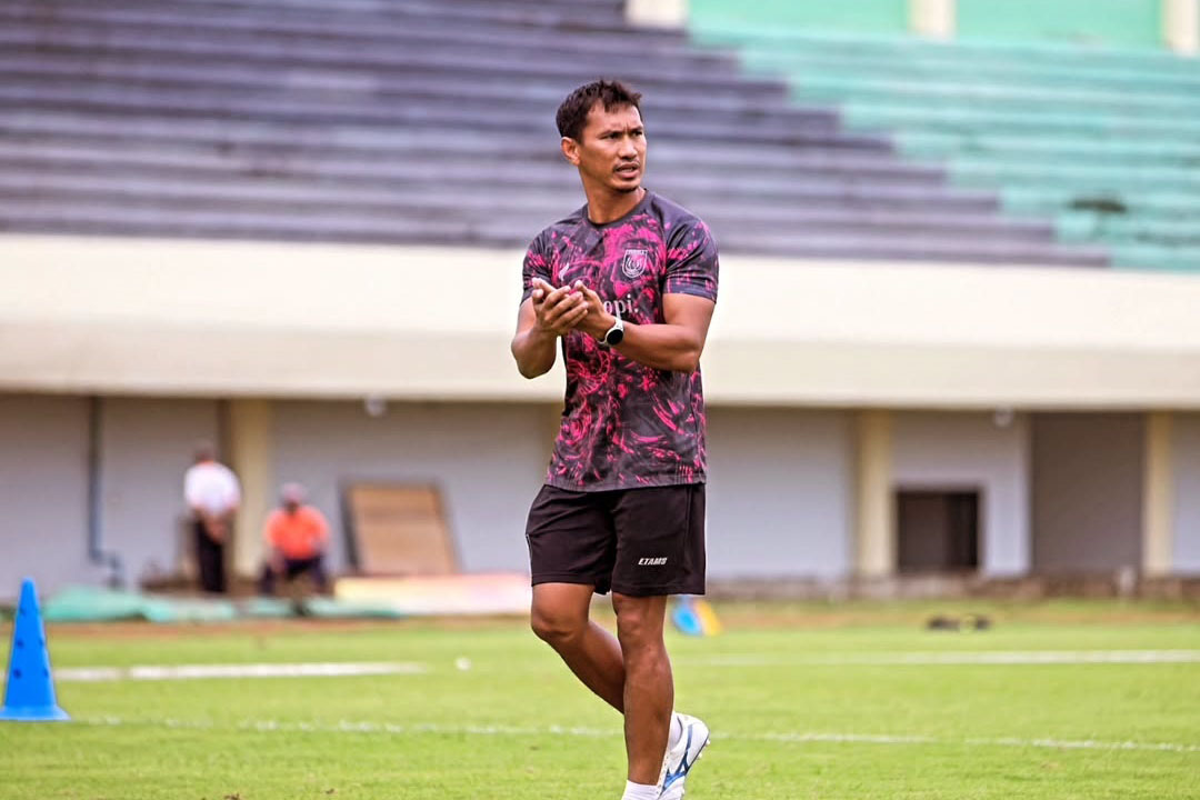 Zulkifli Syukur lakoni seleksi calon asisten Patrick Kluivert. (Instagram Zulkifli Syukur) - Image