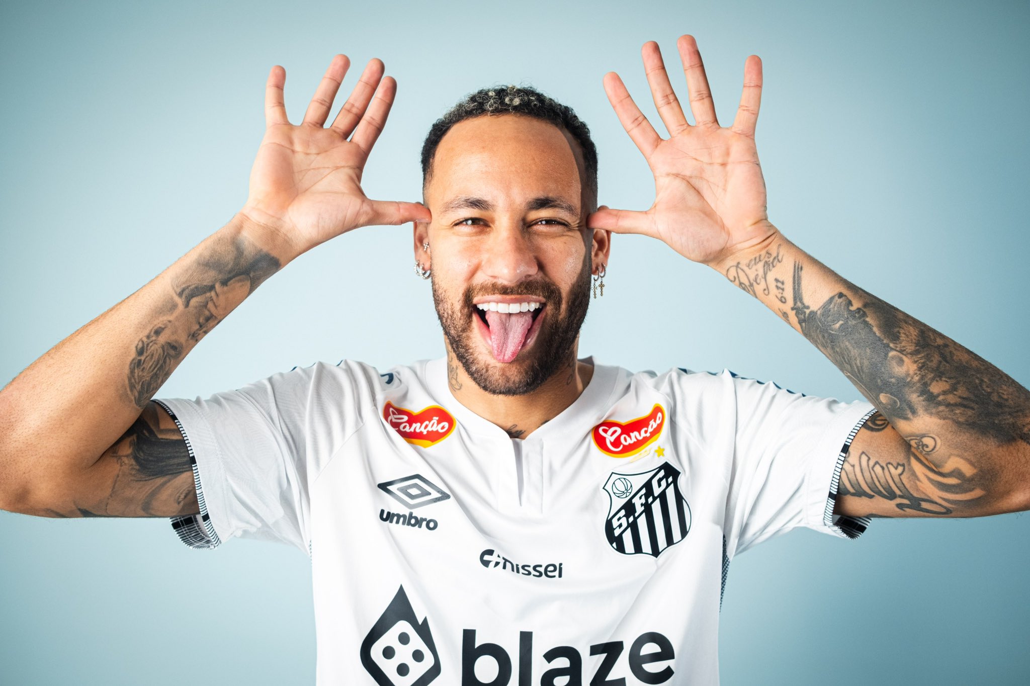 Neymar disinyalir ingin mengajak pemain-pemain top Eropa untuk bermain di Santos. (X/@SantosFC) - Image