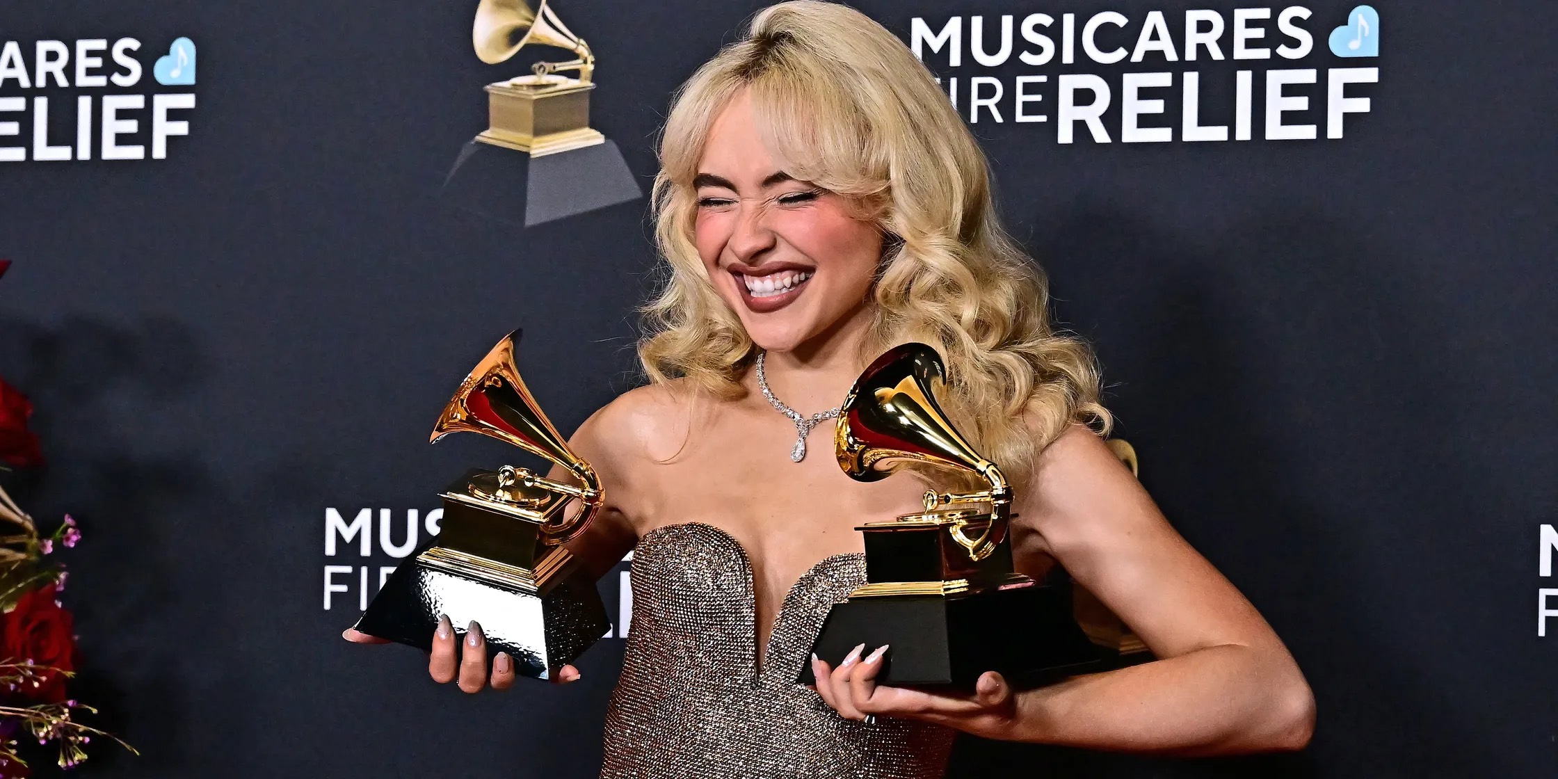 Sabrina Carpenter dalam Grammy Awards 2025. (Pitchfork) - Image