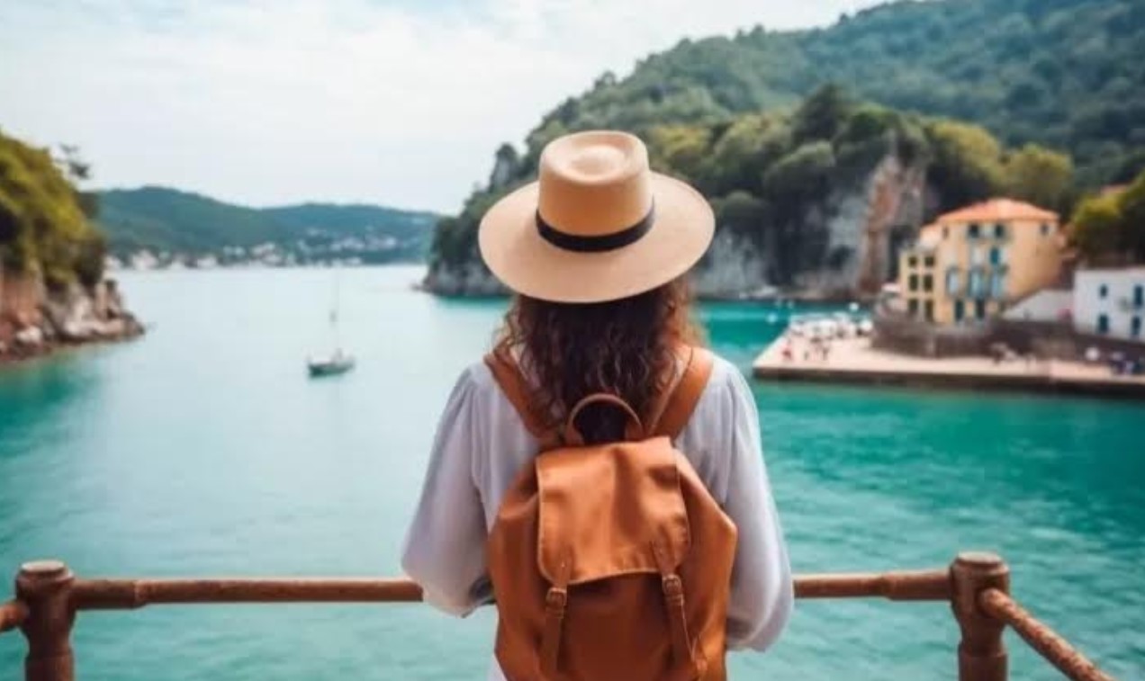 Ilustrasi orang yang sedang one day trip ke luar kota. (Dok. Freepik) - Image