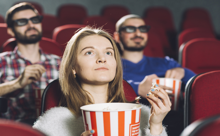 Ilustrasi orang yang nonton film di bioskop. - Image