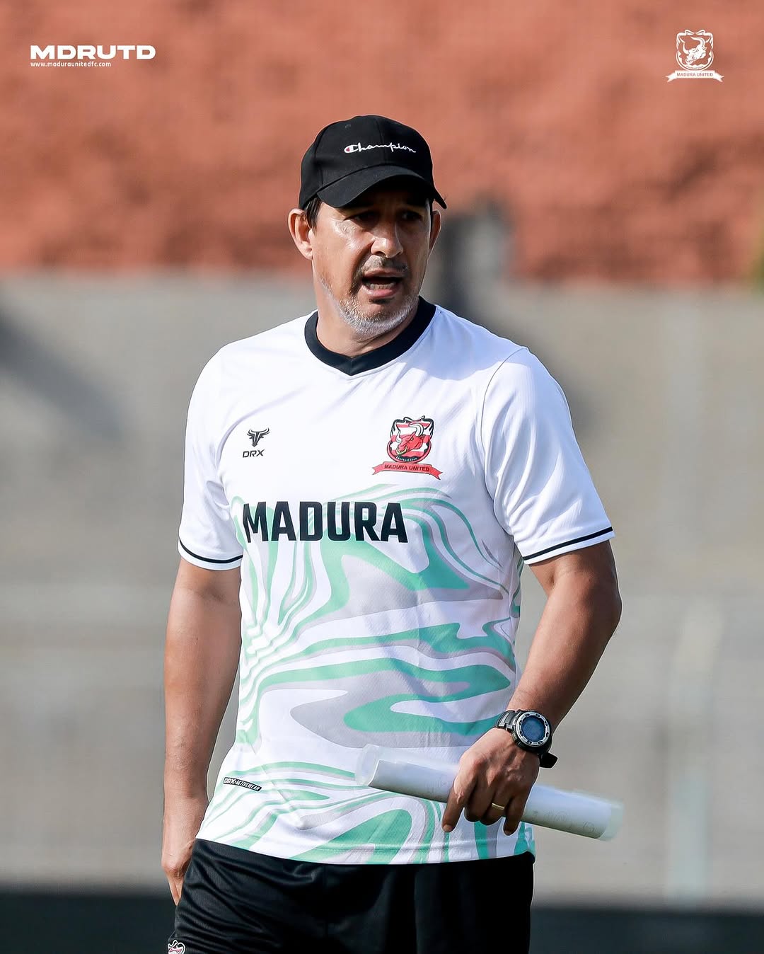 Pelatih Madura United Alfredo Vera. (Madura United) - Image
