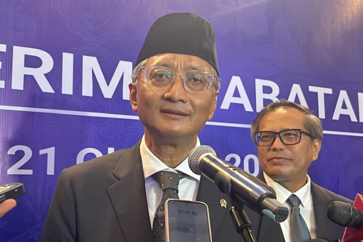 Menteri PU Dody Hanggodo dalam Rapat Kerja bersama Komisis V DPR RI di Kompleks Parlemen, Senayan, Jakarta, Kamis (6/2). (Nurul Fitriana/JawaPos.com) - Image