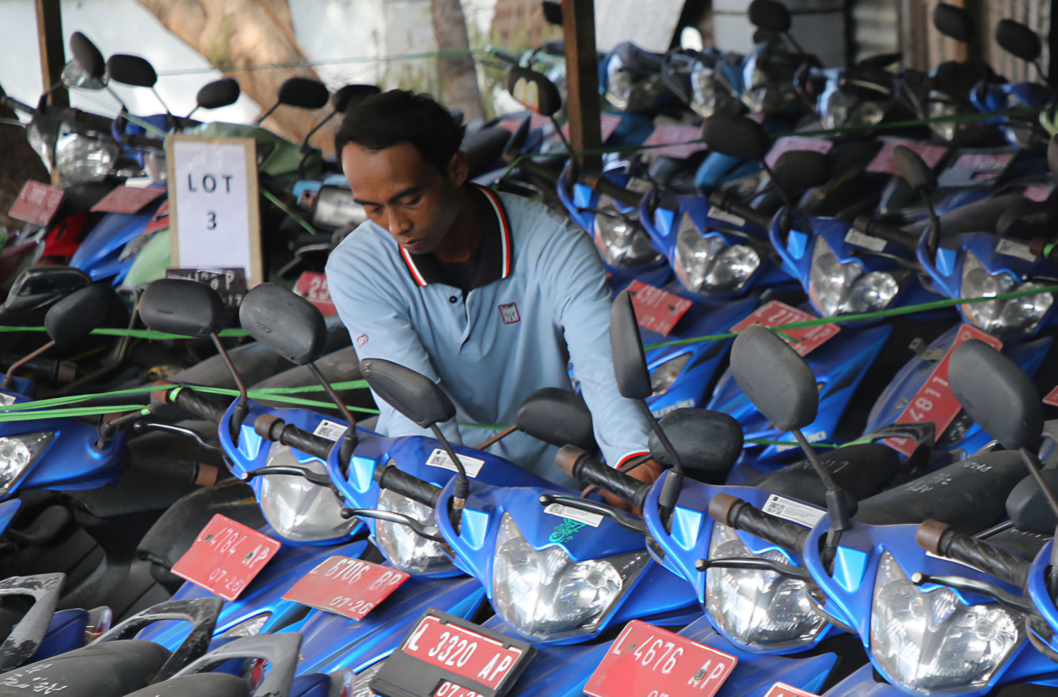 BPKAD Kota Surabaya membuka kembali lelang kendaraan dinas dengan harga mulai Rp 500 Ribu. (Humas Pemkot Surabaya) - Image