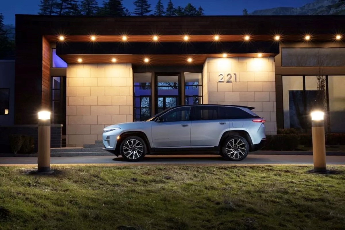 eep Wagoneer S 2025 Limited. (carscoops.com) - Image