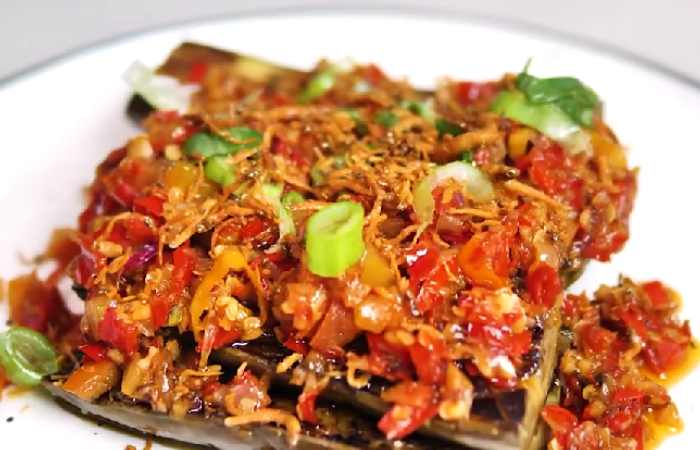 Resep Terong Balado yang Enak dan Tidak Berminyak. ( YouTube Ade Koerniawan) - Image