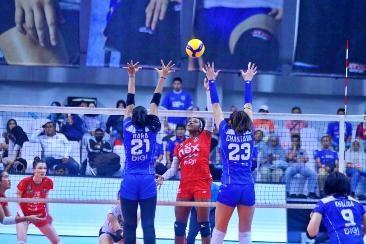 Tim voli putri Bandung BJB Tandamata berhasil mengatasi perlawanan Yogya Falcons di GOR Jalak Harupat, Minggu (9/2) malam. (Dok. Bandung BJB Tandamata) - Image