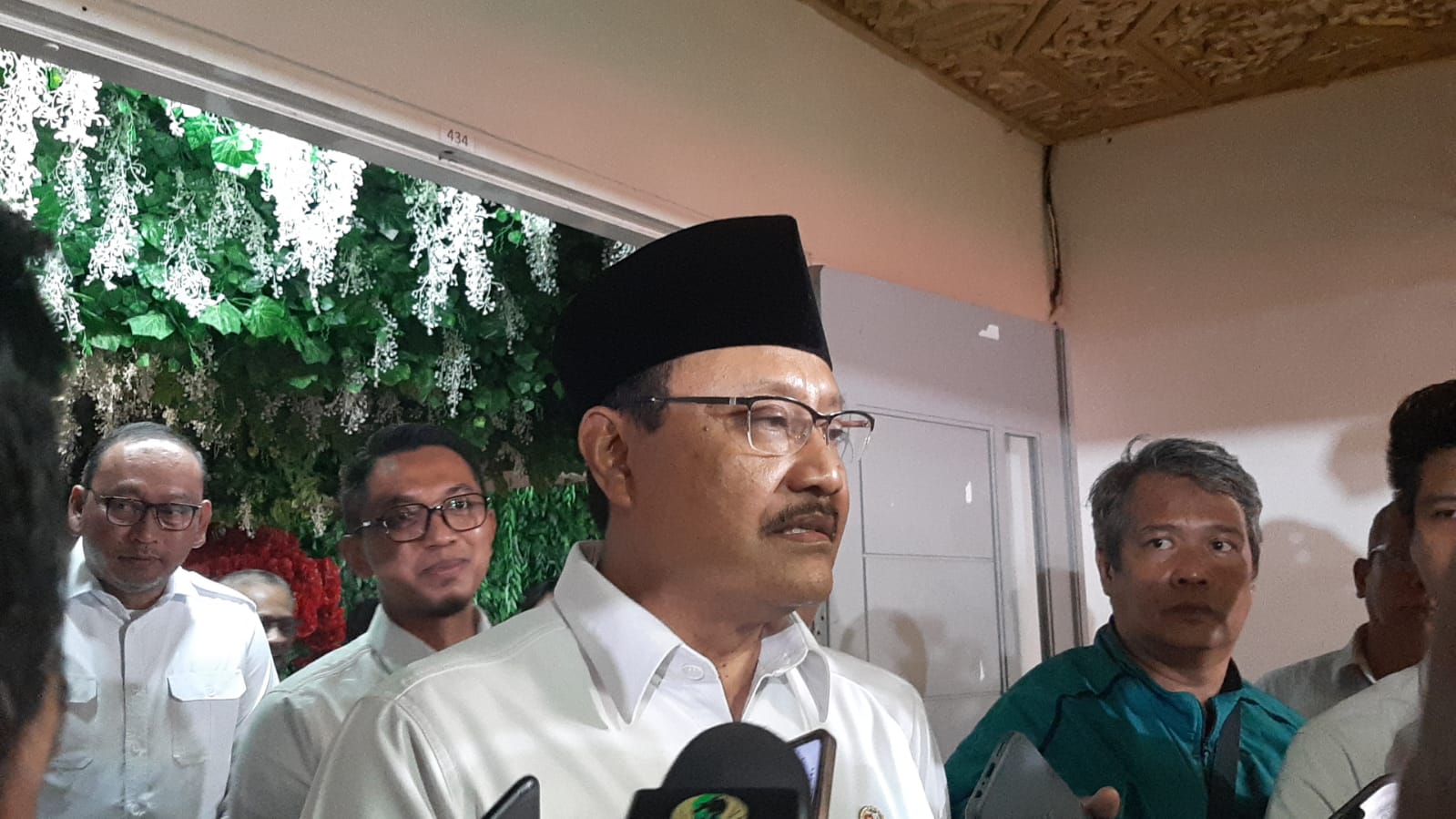Mensos Gus Ipul bakal tutup panti asuhan di Surabaya yang baru-baru terjerat kasus kekerasan seksual dan pencabulan anak asuh di bawah umur. (Novia Herawati/ JawaPos.com) - Image