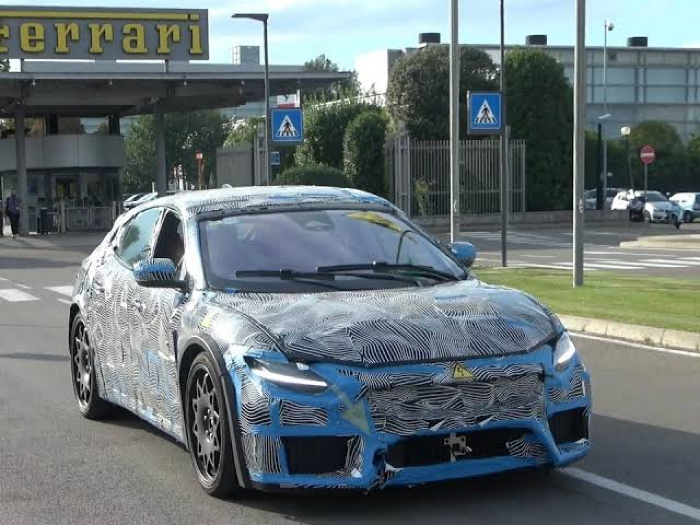 Ilustrasi: Bocoran mobil listrik pertama Ferrari. (InsideEVs). - Image