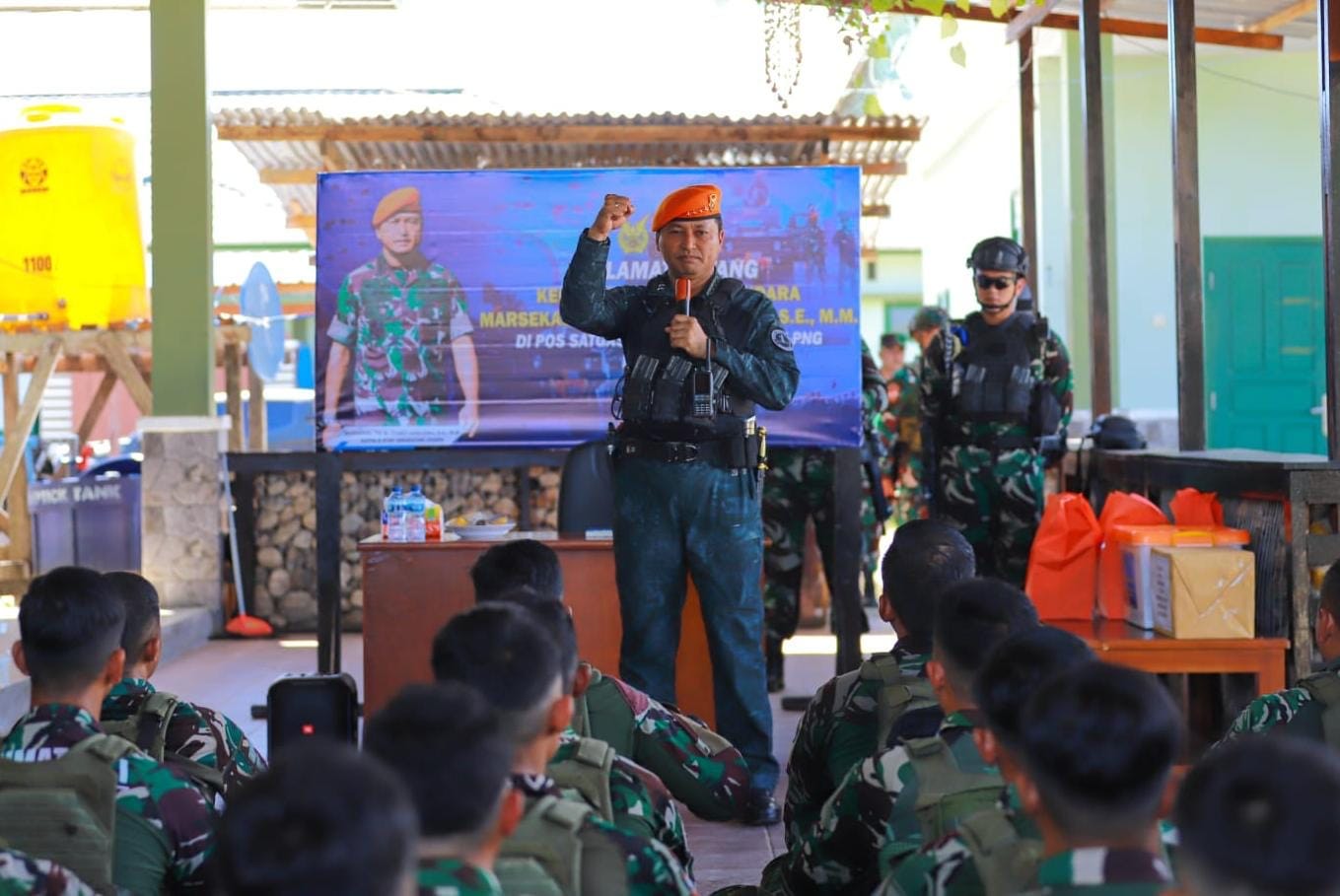 KSAU Marsekal TNI M. Tonny Harjono menemui para prajurit Kopasgat di Kenyam, Nduga, Papua Pegunungan. (Dispenau). - Image