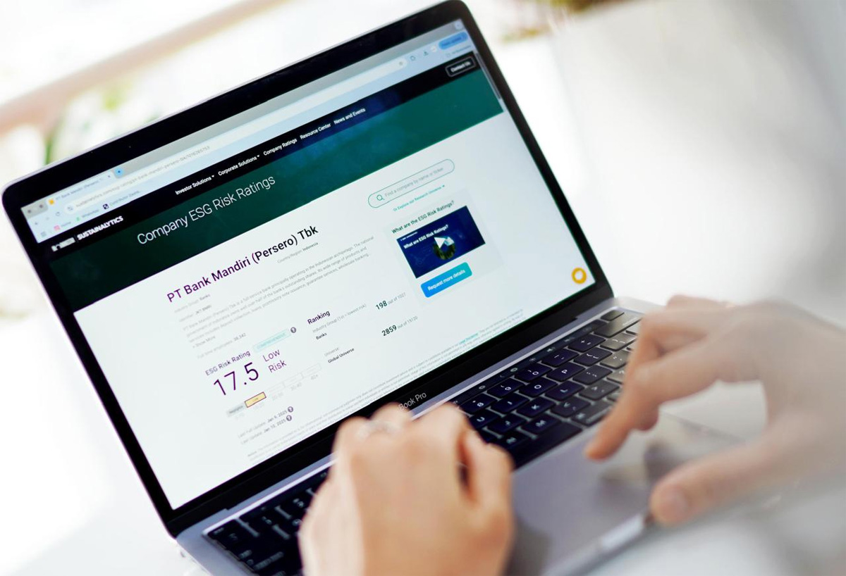 Bank Mandiri mencatat penurunan ESG Risk Rating yang signifikan dari 28,2 di tahun 2024 menjadi 17,5 per 9 Januari 2025, bank terbaik di Indonesia untuk ESG Score dari lembaga rating Sustainalytics. - Image