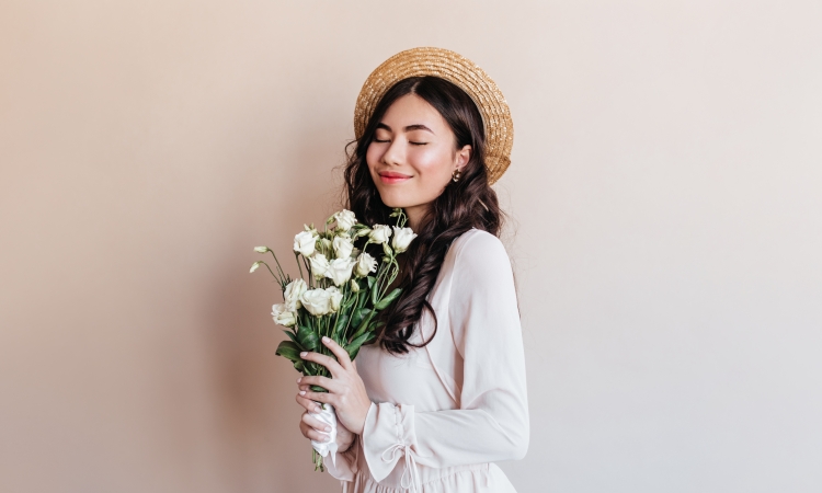ilustrasi perempuan lajang di hari Valentine - Image