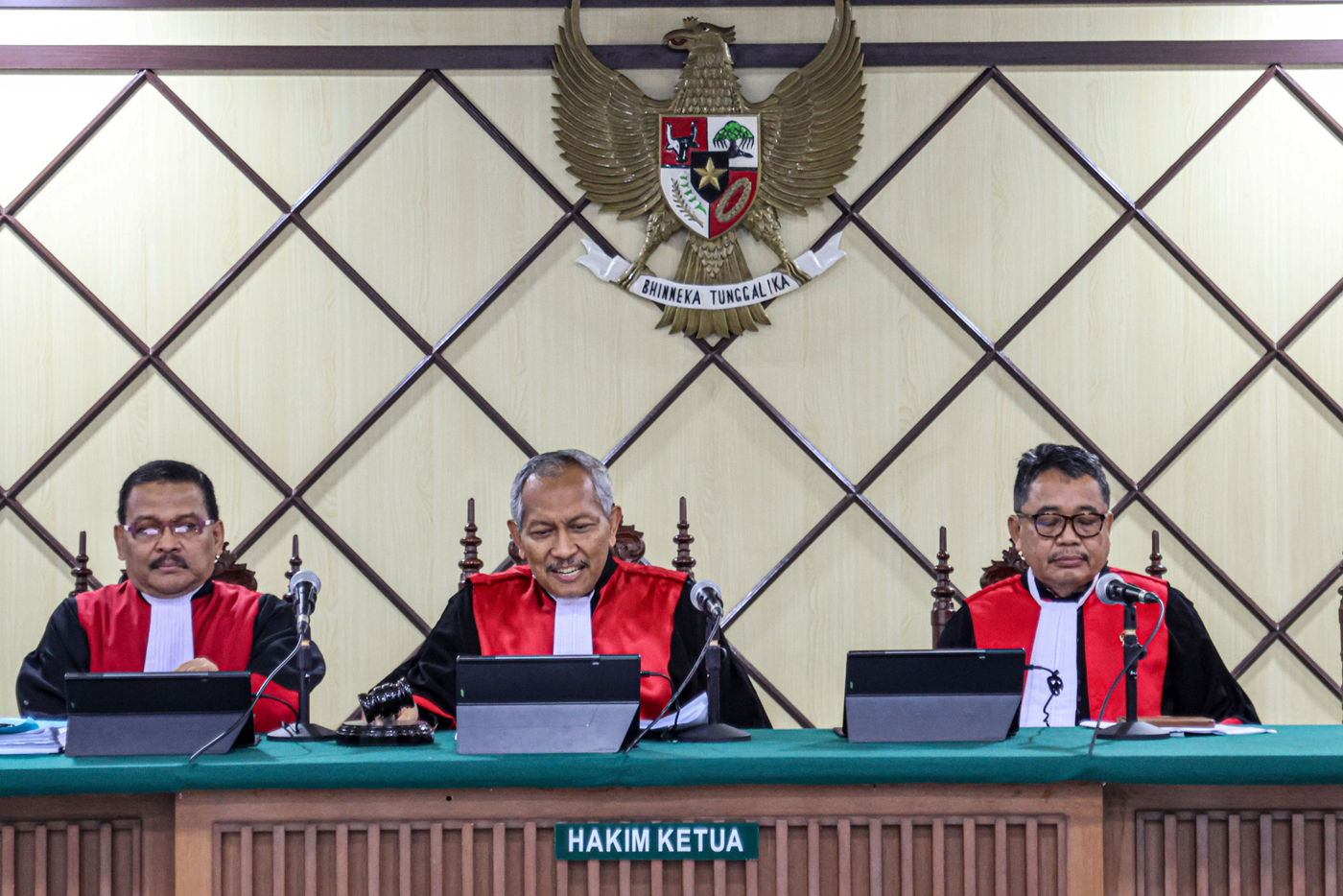 Suasana saat hakim membacakan vonis banding Harvey Moeis di Pengadilan Tinggi DKI Jakarta, Jakarta, Kamis (13/2/2025). (Hanung Hambara/Jawa Pos) - Image