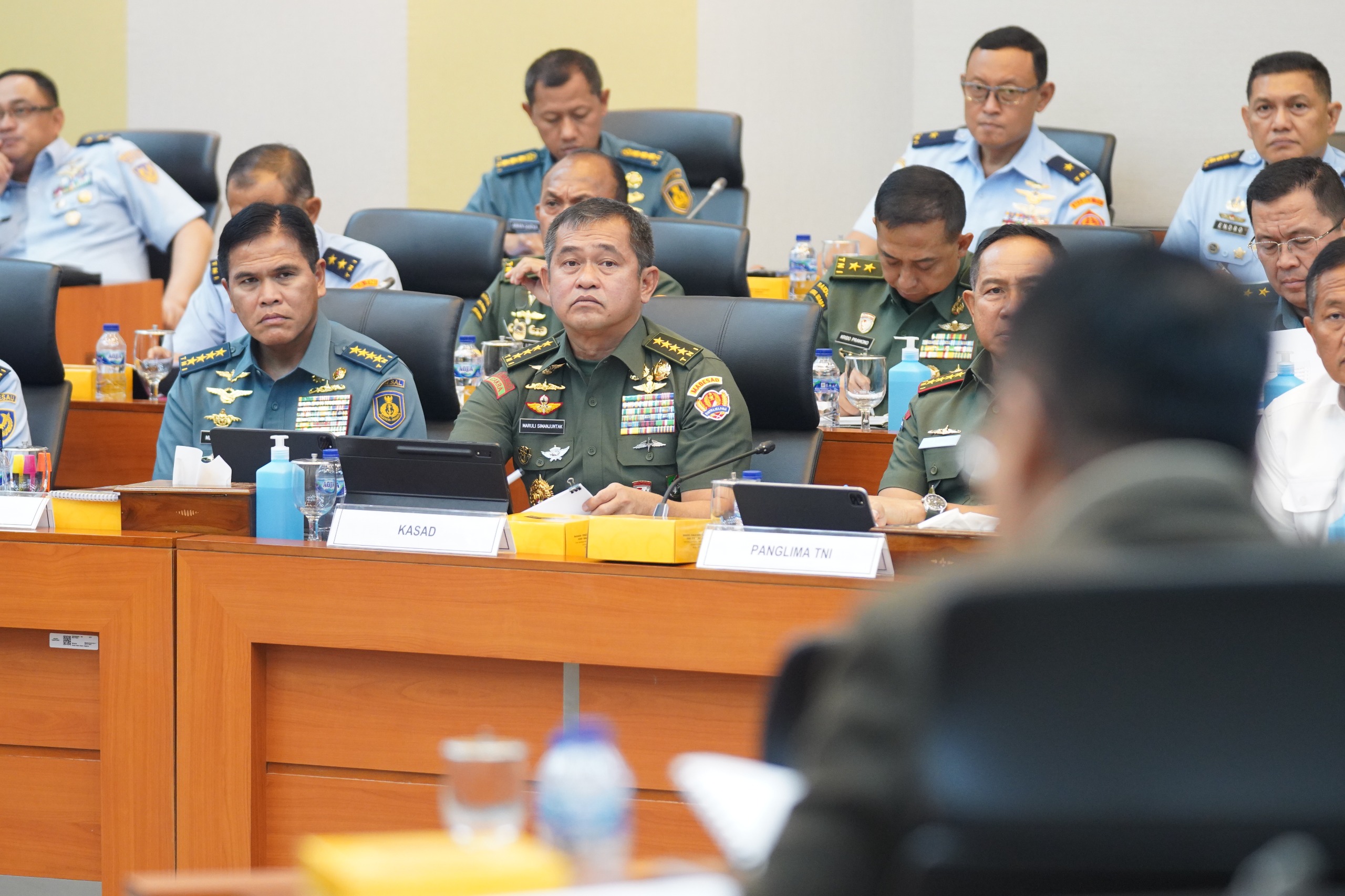 KSAD Jenderal TNI Maruli Simanjuntak dalam rapat bersama Komisi I DPR pada Kamis (13/2). (Dispenad). - Image