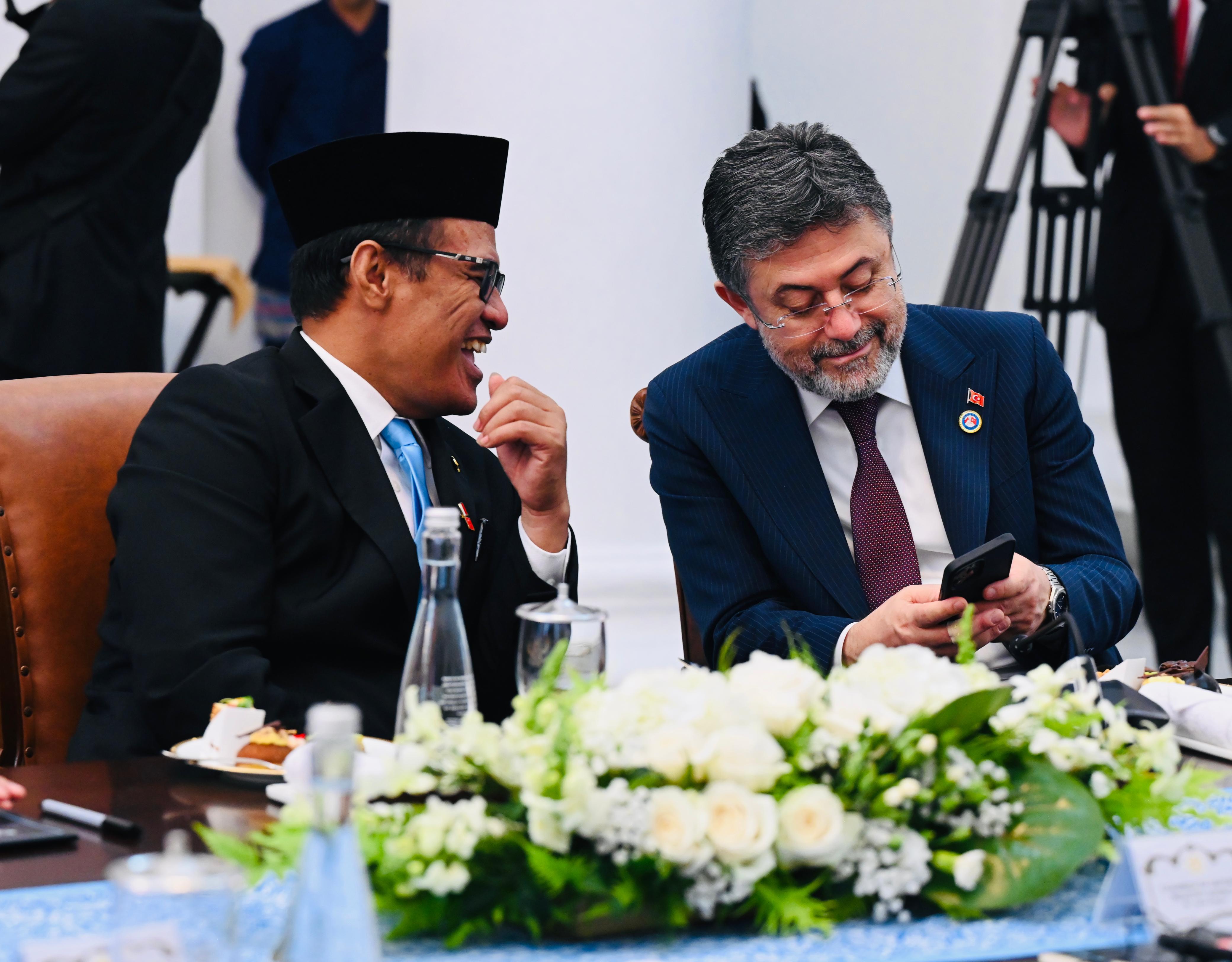 Mentan Andi Amran Sulaiman dan Mentan Turki Ibrahim Yumakli. (Humas Kementan) - Image