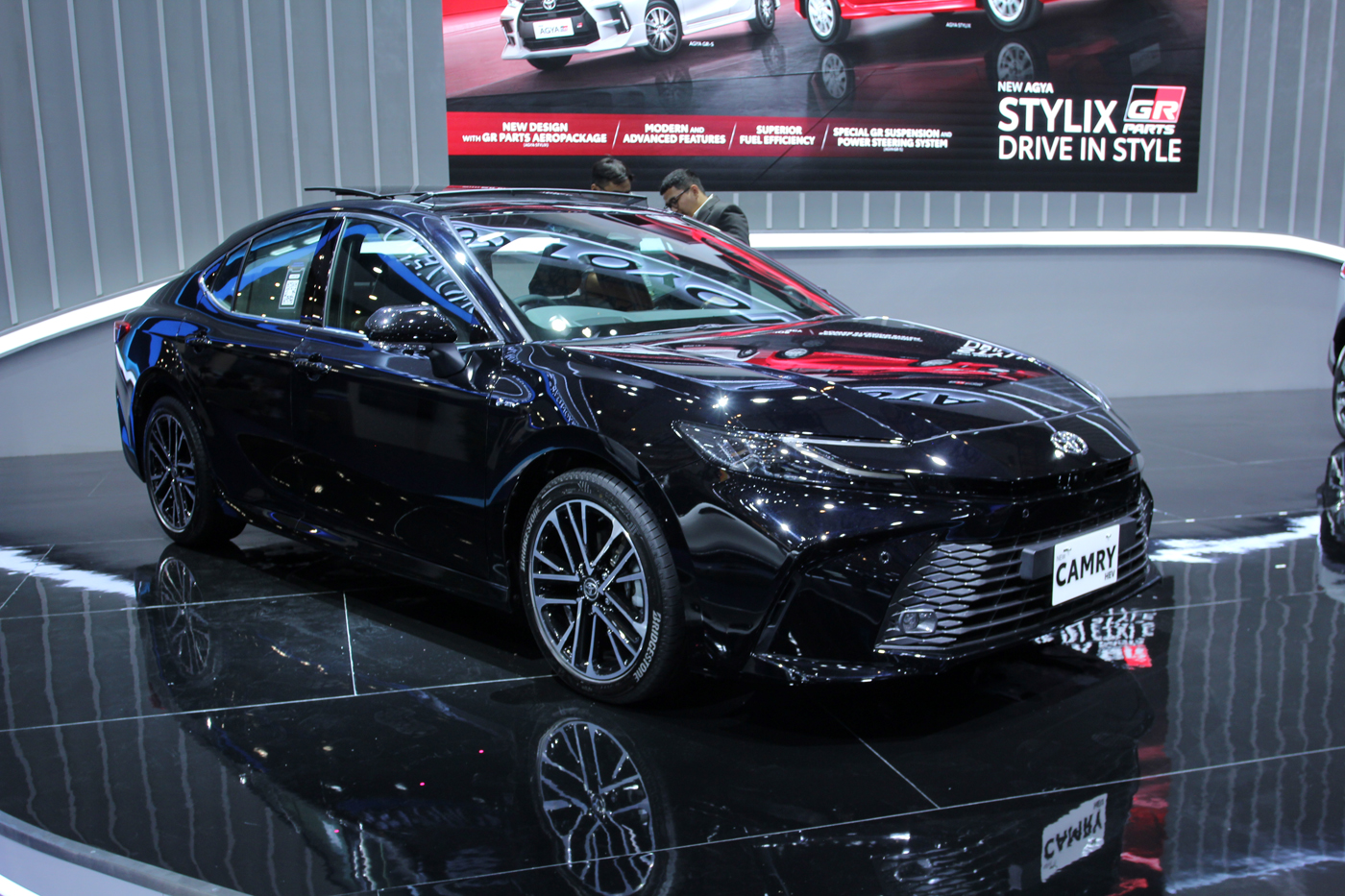 Toyota Camry HEV di IIMS 2025. (Dery Ridwansah/ JawaPos.com)