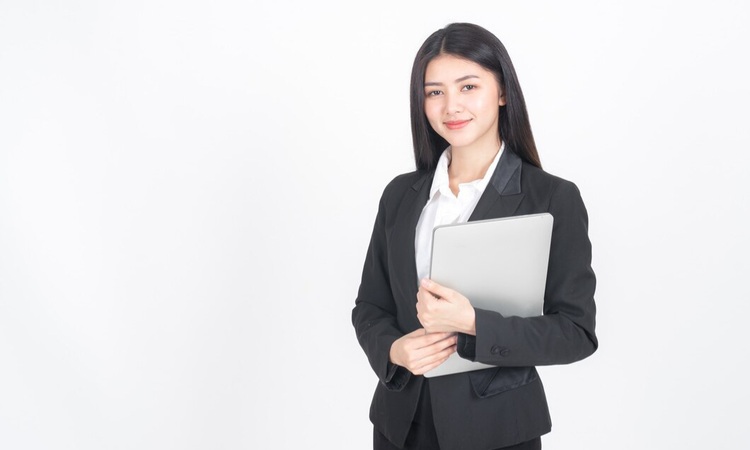 Perempuan yang tidak mau bergantung pada siapa pun dalam hidup sering kali menunjukkan 8 perilaku halus ini tanpa menyadarinya (freepik) - Image