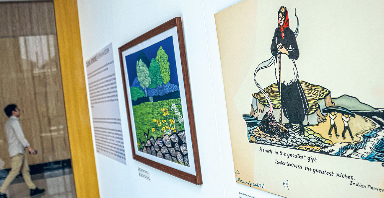 ARTEFAK SEJARAH: Berbagai karya dari Cuala Industries turut dipamerkan dalam The Yeats Sisters & Irish Design: Making, Identities, and Legacies. (HANUNG HAMBARA/JAWA POS) - Image