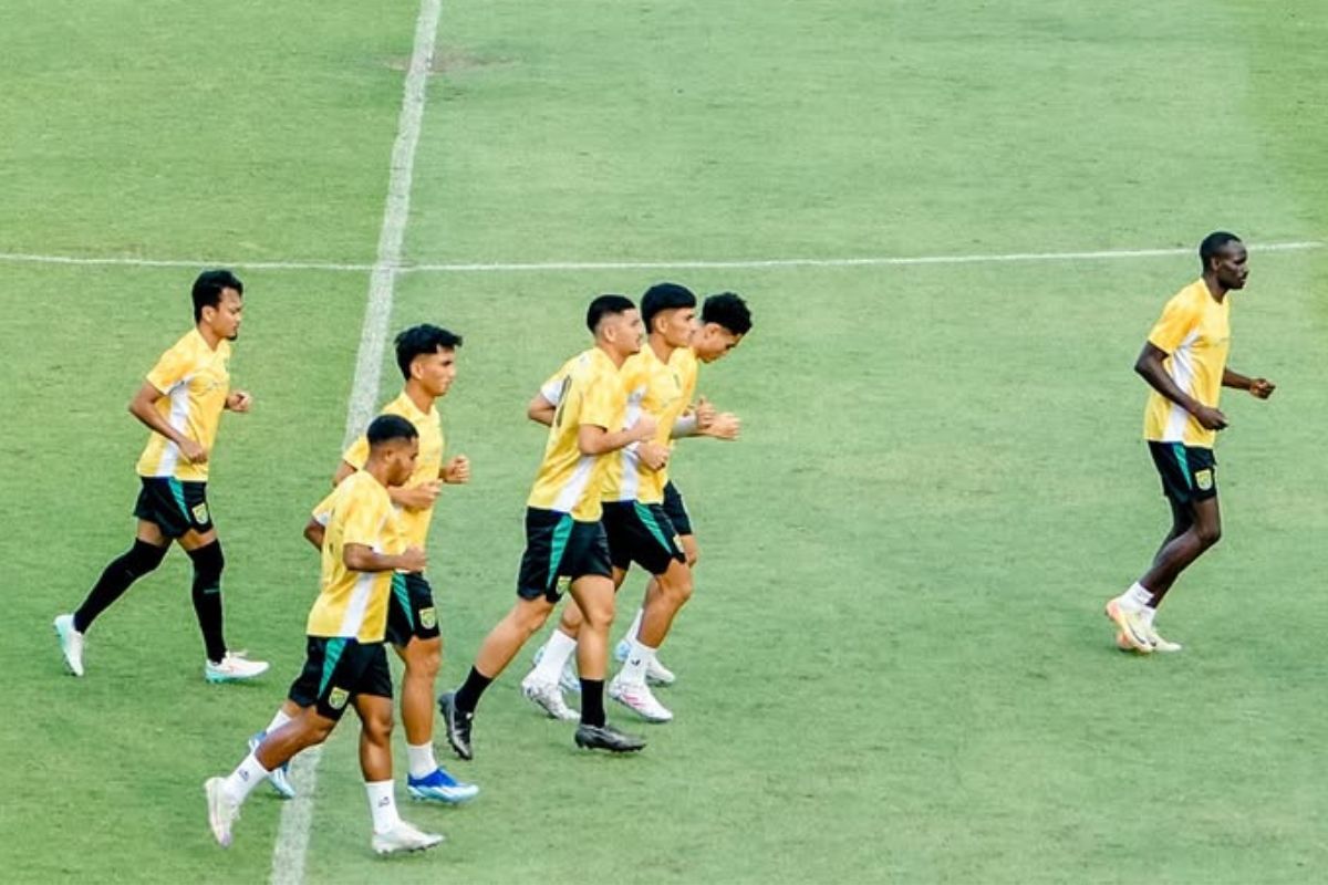 Pemain asing Persebaya Surabaya kini harus berkontribusi lebih agar tak kalah lagi jelang hadapi PBSB Biak. (Media Persebaya) - Image